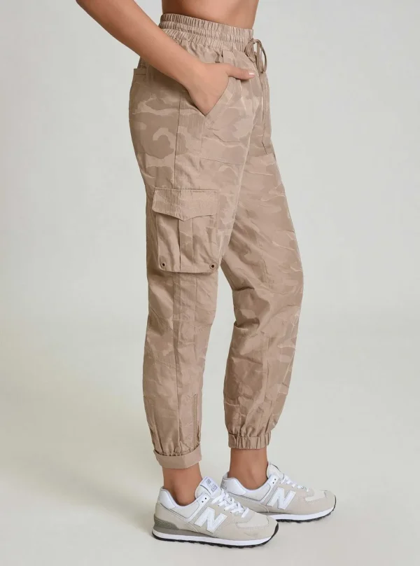 Women Blanc Noir Bottoms*New Camo Pant